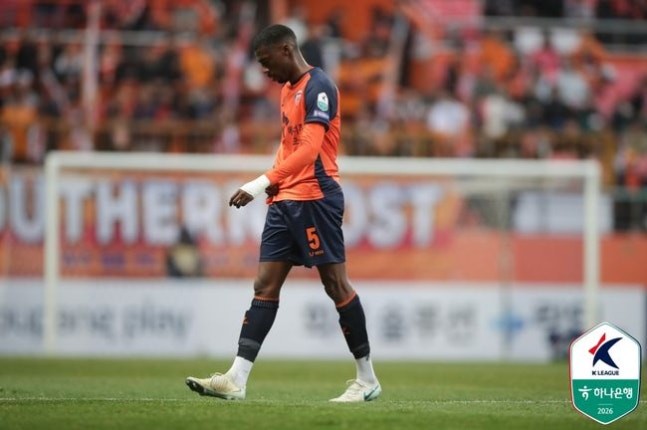  红牌离场后网络暴力升级；济州SK外援伊塔洛遭遇严重种族歧视，俱乐部强势发声。 体育新闻 红牌离场后网络暴力升级；济州SK外援伊塔洛遭遇严重种族歧视，俱乐部强势发声。 体育新闻 红牌离场后网络暴力升级；济州SK外援伊塔洛遭遇严重种族歧视，俱乐部强势发声。 体育新闻 红牌离场后网络暴力升级；济州SK外援伊塔洛遭遇严重种族歧视，俱乐部强势发声。 体育新闻