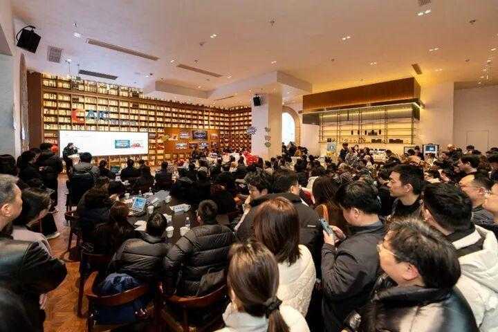 西太湖社区重磅支持开源AI；融合政策全面护航，智能体创业迎来新机遇。