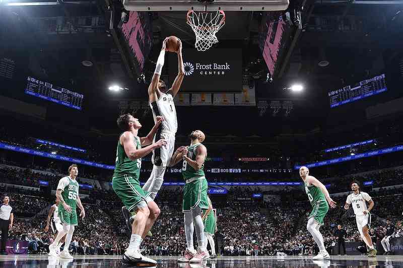 文班亚马火力全开，马刺主场力克凯尔特人；五连胜势头强劲，塔图姆奋力追赶。