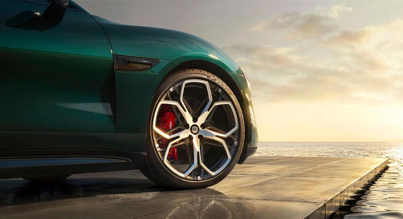 雷军官宣新一代小米SU7本月亮相;随后开启大规模交付进程 汽车科技