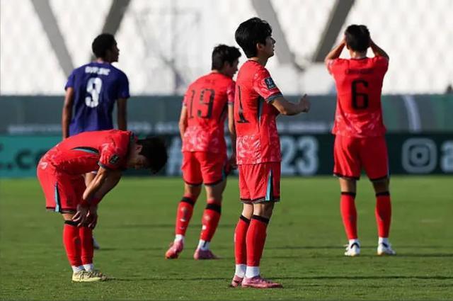  数据背后的虚妄：一场0-4惨败揭示的足球进化困局 体育新闻 数据背后的虚妄：一场0-4惨败揭示的足球进化困局 体育新闻