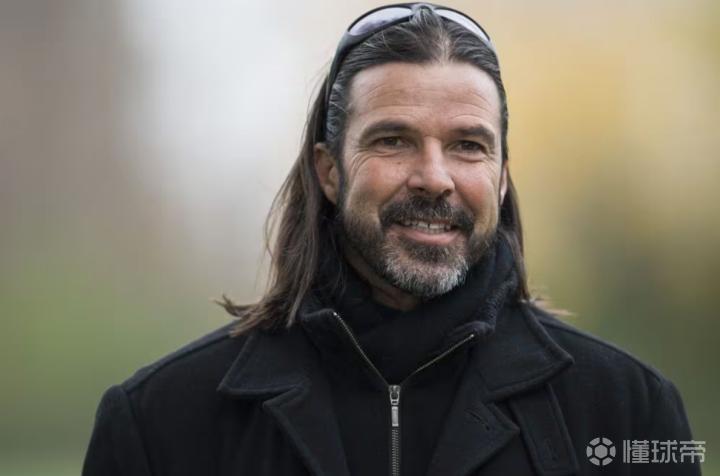 八强的执念：一位父亲的32年等待，与儿子共赴世界杯之约 体育新闻