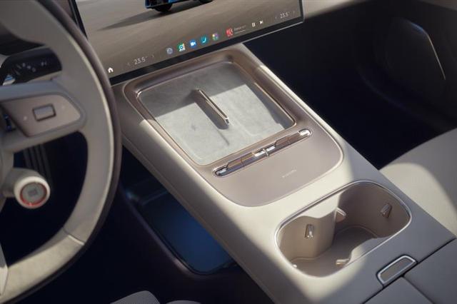  【技术拆解】从功能配件到生态中枢：小米SU7副仪表板的设计逻辑深度剖析 汽车科技