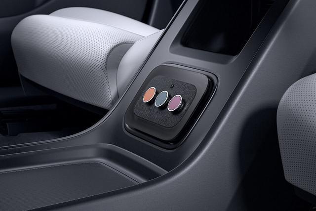  【技术拆解】从功能配件到生态中枢：小米SU7副仪表板的设计逻辑深度剖析 汽车科技