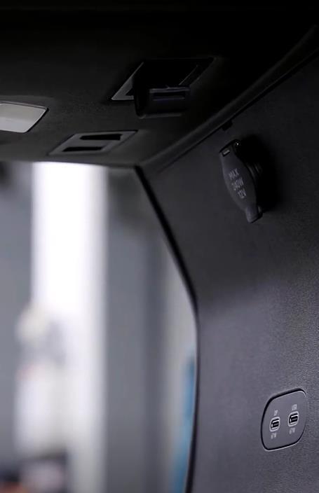  【技术拆解】从功能配件到生态中枢：小米SU7副仪表板的设计逻辑深度剖析 汽车科技