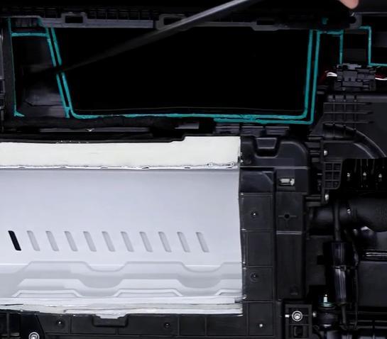  【技术拆解】从功能配件到生态中枢：小米SU7副仪表板的设计逻辑深度剖析 汽车科技