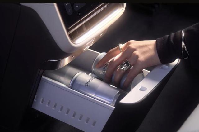  【技术拆解】从功能配件到生态中枢：小米SU7副仪表板的设计逻辑深度剖析 汽车科技